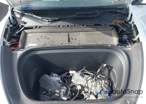 2023 Tesla Model Y Awd/Long Range Dual Motor All-Wheel Drive z USA, uszkodzony, nr VIN 7SAYGAEE4PF856425